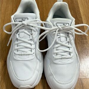 USED but it good condition Puma White Athletic Shoes